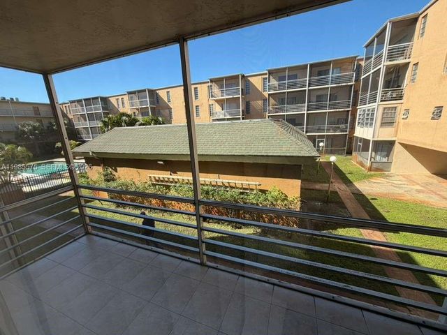 4848 NW 24th Ct 232, Lauderdale Lakes, FL 33313