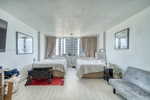 19201 Collins Avenue 822, Sunny Isles Beach, FL 33160