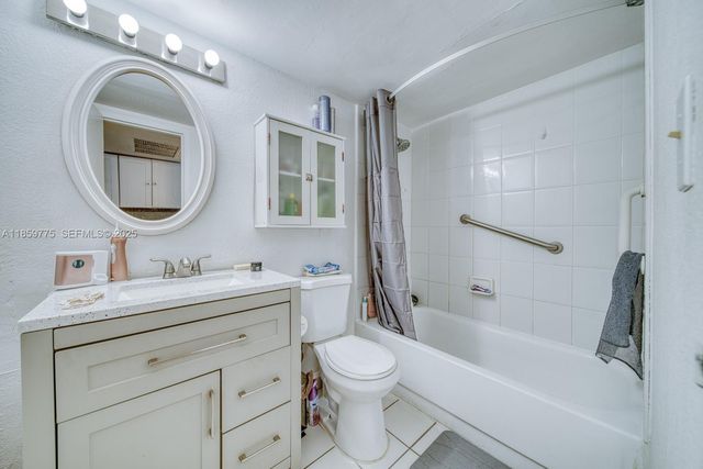 19201 Collins Avenue 822, Sunny Isles Beach, FL 33160