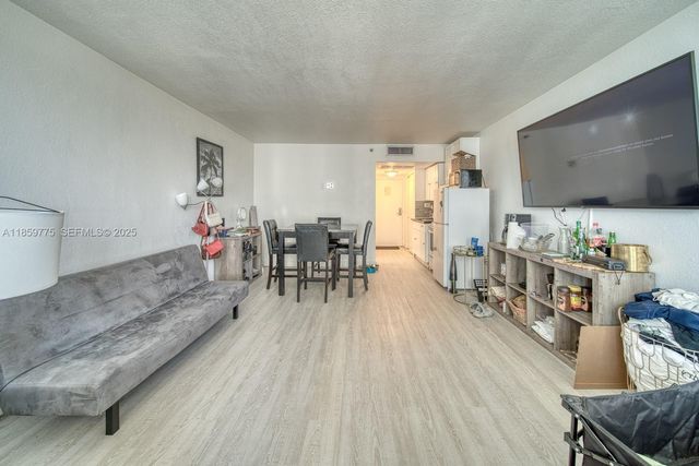 19201 Collins Avenue 822, Sunny Isles Beach, FL 33160