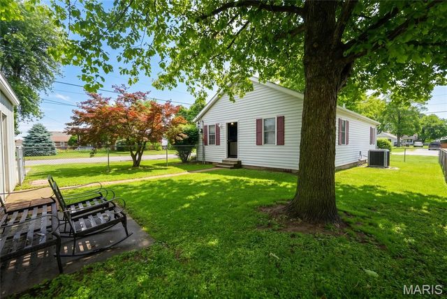 746 N Prairie Street, Bethalto, IL 62010