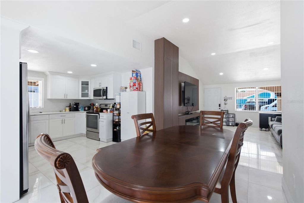 Image 4 of property listing at 10311 ORCHARD HILLS COURT, Tampa, FL 33615