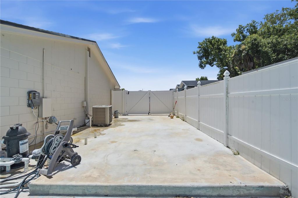 Image 34 of property listing at 10311 ORCHARD HILLS COURT, Tampa, FL 33615