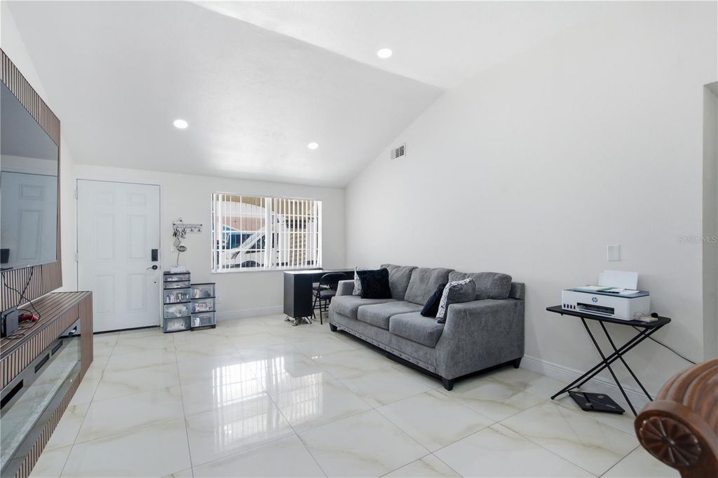 Image 8 of property listing at 10311 ORCHARD HILLS COURT, Tampa, FL 33615