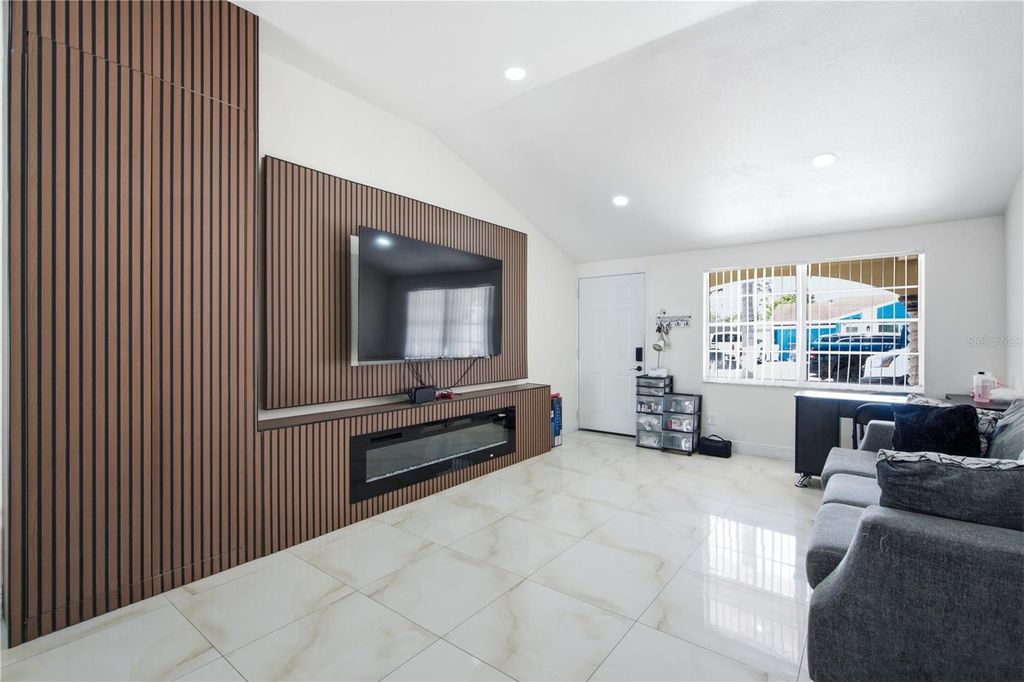 Image 9 of property listing at 10311 ORCHARD HILLS COURT, Tampa, FL 33615