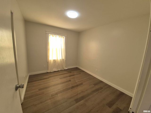 802 Dillard St Street, Eldorado, IL 62930