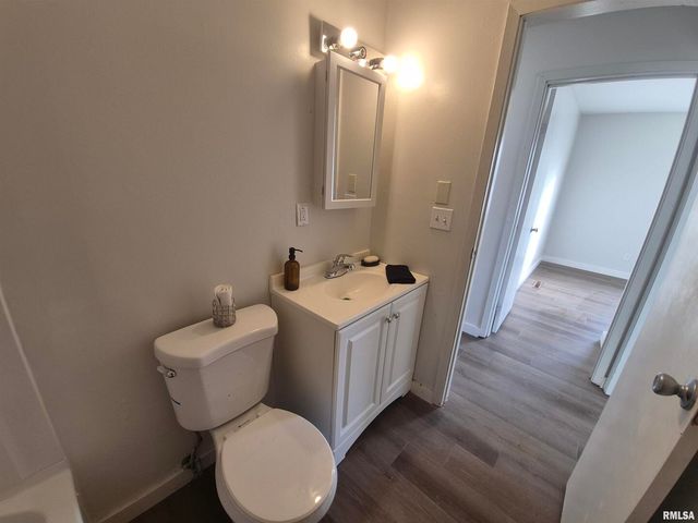 802 Dillard St Street, Eldorado, IL 62930