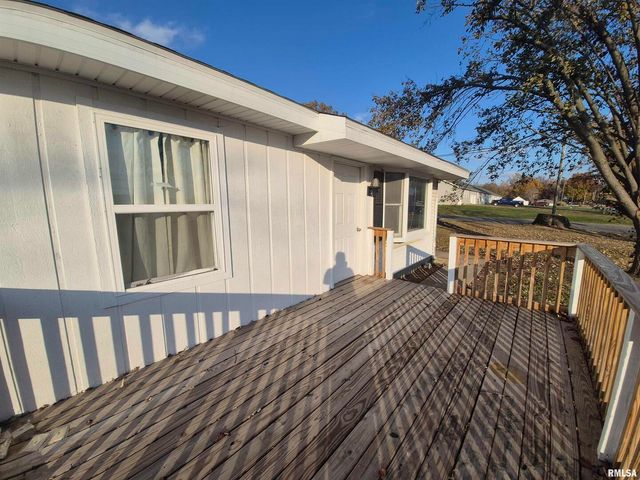 802 Dillard St Street, Eldorado, IL 62930