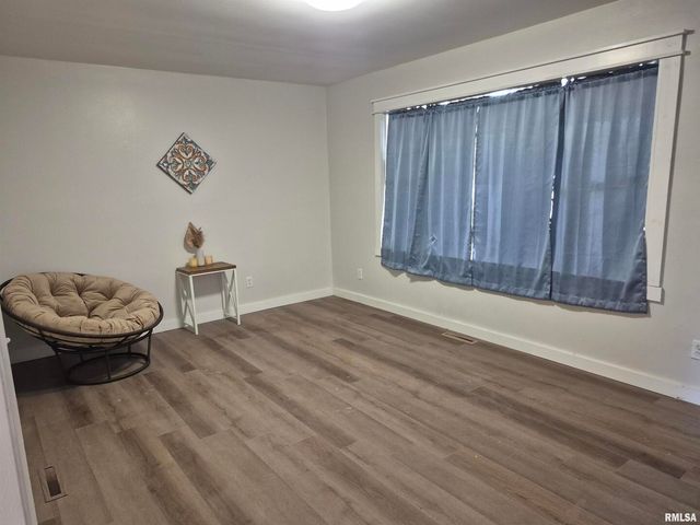 802 Dillard St Street, Eldorado, IL 62930