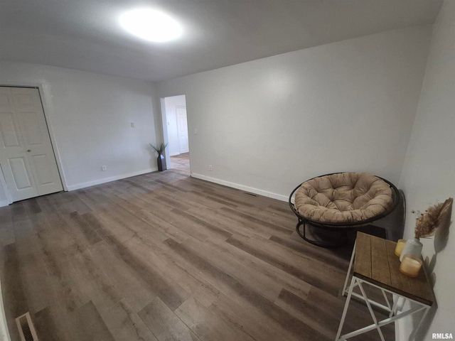 802 Dillard St Street, Eldorado, IL 62930