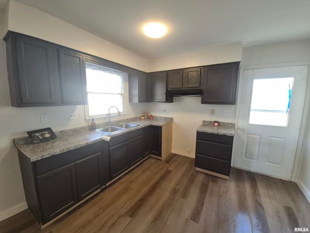 802 Dillard St Street, Eldorado, IL 62930