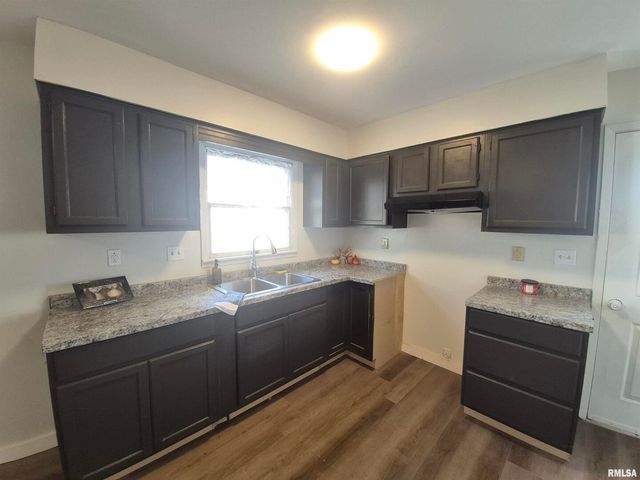 802 Dillard St Street, Eldorado, IL 62930