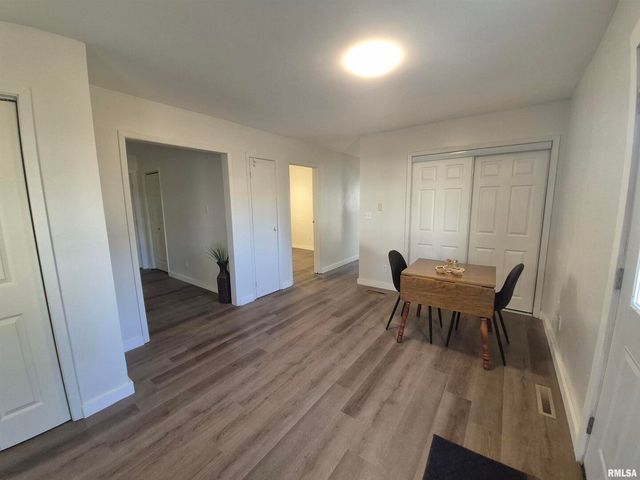 802 Dillard St Street, Eldorado, IL 62930