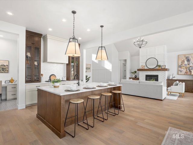 6900 Saddle Bred Way, Star, ID 83669