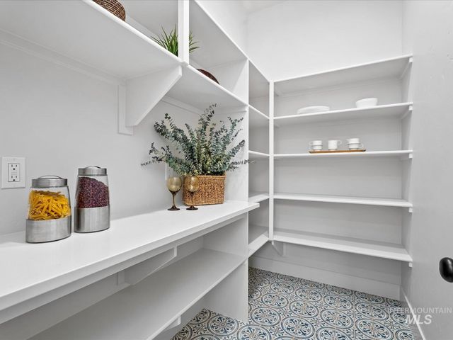 6900 Saddle Bred Way, Star, ID 83669