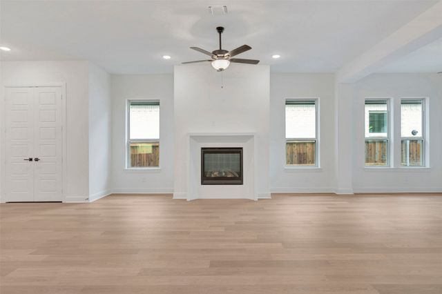 2086 Spotted Fawn Drive, Arlington, TX 76005