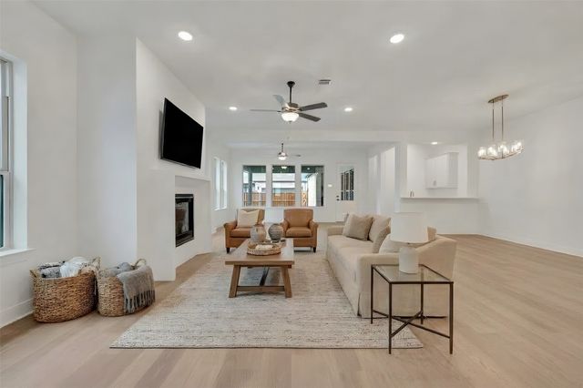 2086 Spotted Fawn Drive, Arlington, TX 76005