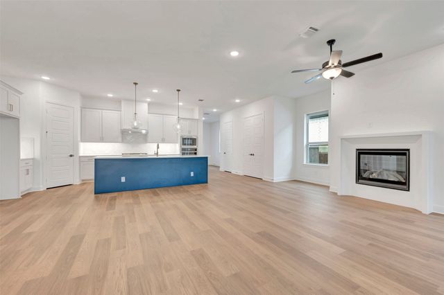 2086 Spotted Fawn Drive, Arlington, TX 76005