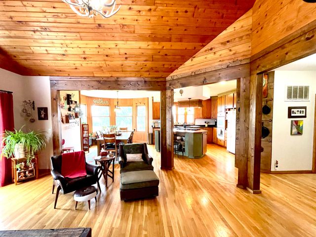 24352 St. Hwy Ee, Aurora, MO 65605