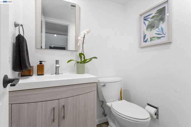 16683 Kildare Rd, Castro Valley, CA 94578