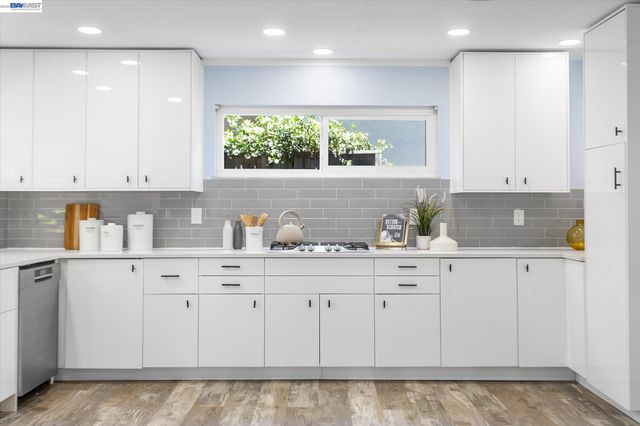 16683 Kildare Rd, Castro Valley, CA 94578