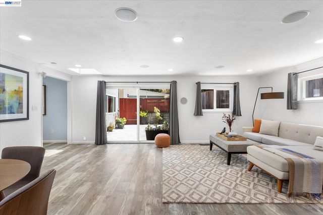 16683 Kildare Rd, Castro Valley, CA 94578