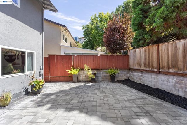 16683 Kildare Rd, Castro Valley, CA 94578