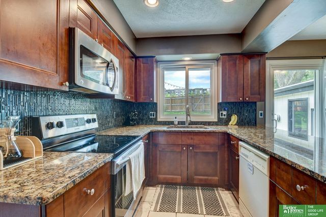 511 S 150 Circle, Omaha, NE 68154