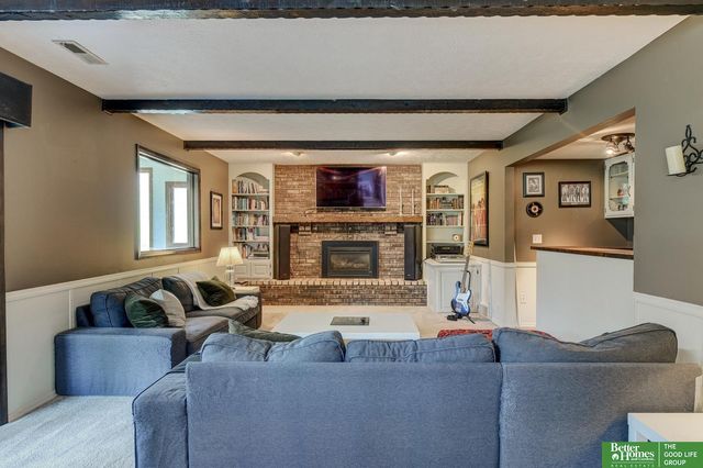 511 S 150 Circle, Omaha, NE 68154