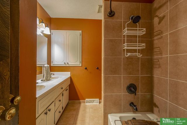 511 S 150 Circle, Omaha, NE 68154