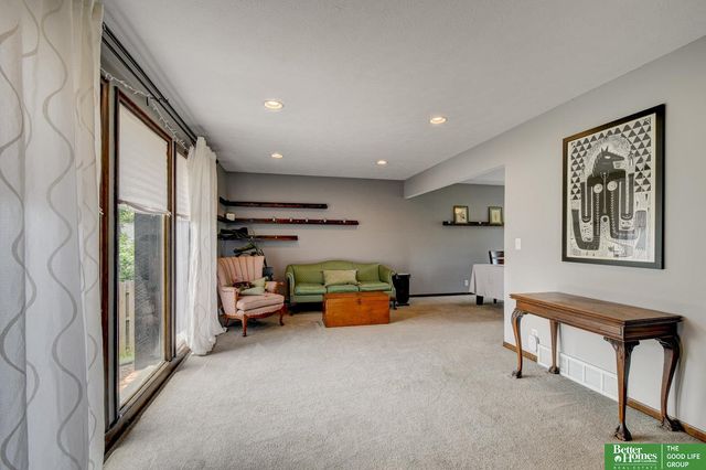 511 S 150 Circle, Omaha, NE 68154