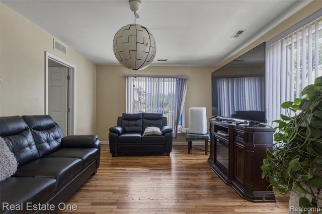 28151 Cherry Street, Inkster, MI 48141