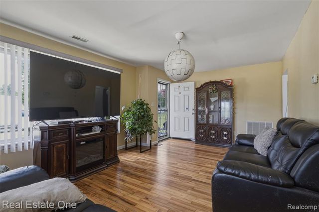 28151 Cherry Street, Inkster, MI 48141