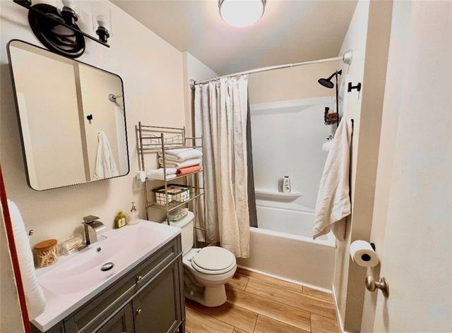 319 E 4TH Street, Maryville, MO 64468