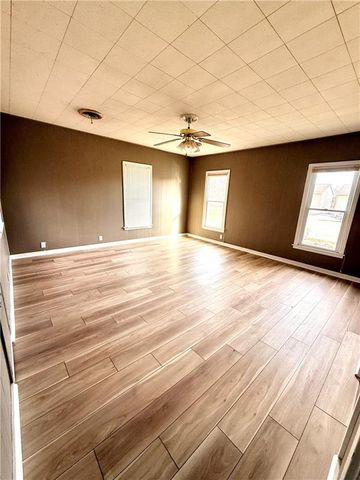 319 E 4TH Street, Maryville, MO 64468