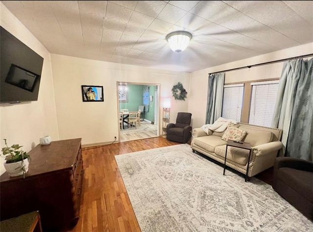 319 E 4TH Street, Maryville, MO 64468