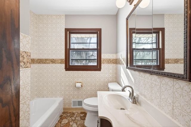 6381 Rath Drive, Woodbury, MN 55125