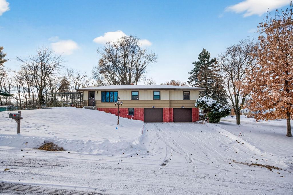 6381 Rath Drive, Woodbury, MN 55125