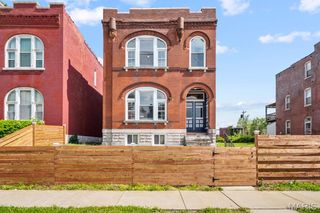 2032 E Adelaide Avenue, St Louis, MO 63106