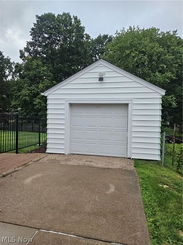 2402 Edgewater Drive, Poland, OH 44514