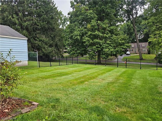2402 Edgewater Drive, Poland, OH 44514