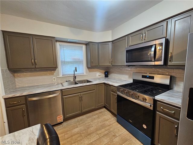 2402 Edgewater Drive, Poland, OH 44514