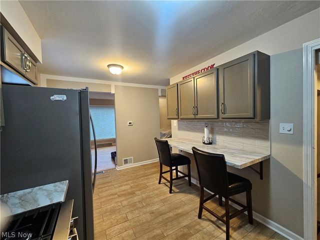 2402 Edgewater Drive, Poland, OH 44514