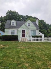 2402 Edgewater Drive, Poland, OH 44514