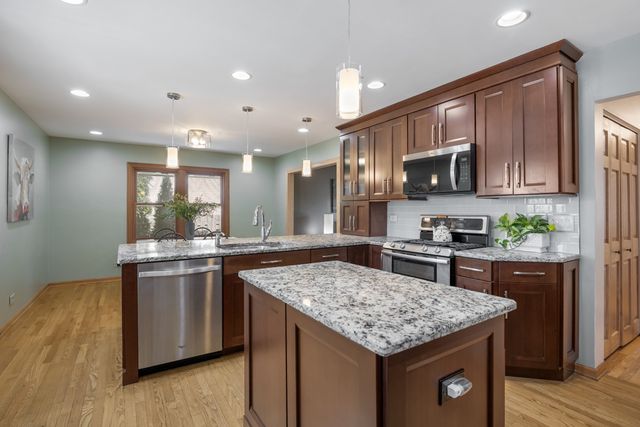 428 Franklin Lane, Elk Grove Village, IL 60007
