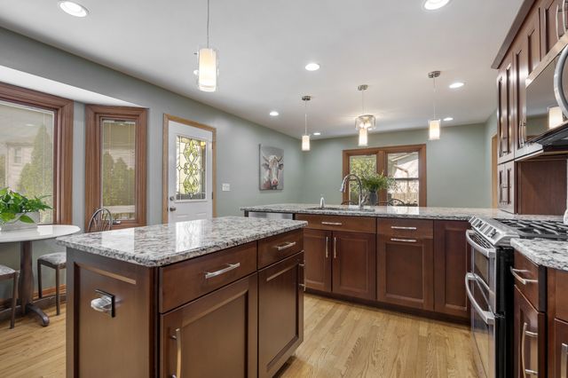 428 Franklin Lane, Elk Grove Village, IL 60007