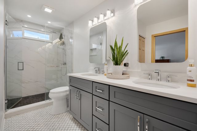 428 Franklin Lane, Elk Grove Village, IL 60007