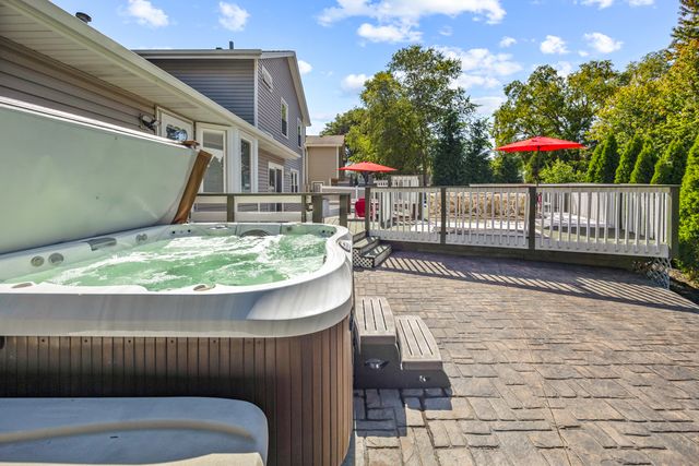 428 Franklin Lane, Elk Grove Village, IL 60007