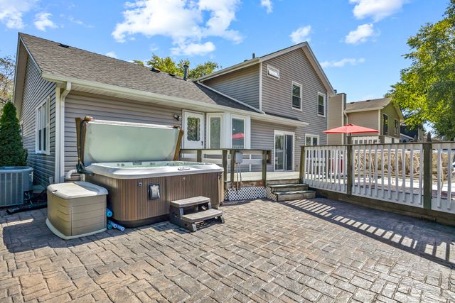 428 Franklin Lane, Elk Grove Village, IL 60007