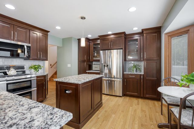 428 Franklin Lane, Elk Grove Village, IL 60007
